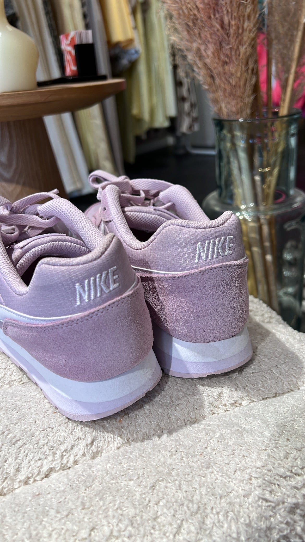 LILA NIKE SNEAKERS