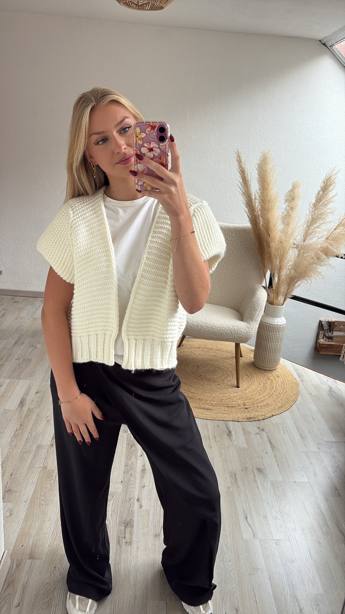 Knitted giletje