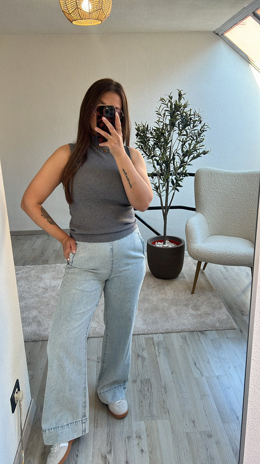 STRAIGHT JEANS