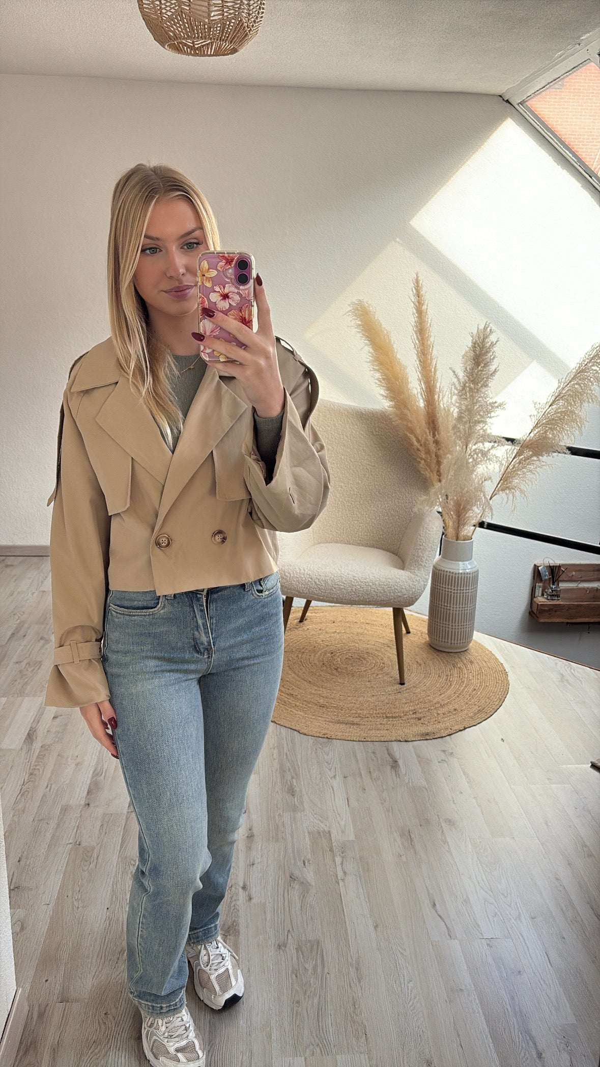 Beige trenchcoat kort