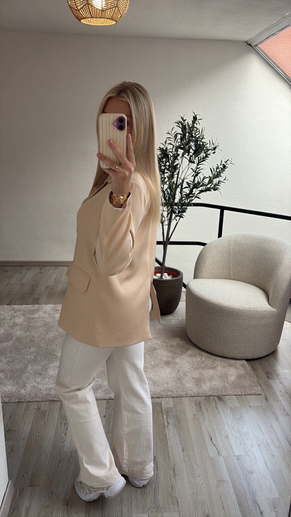 BEIGE BLAZER