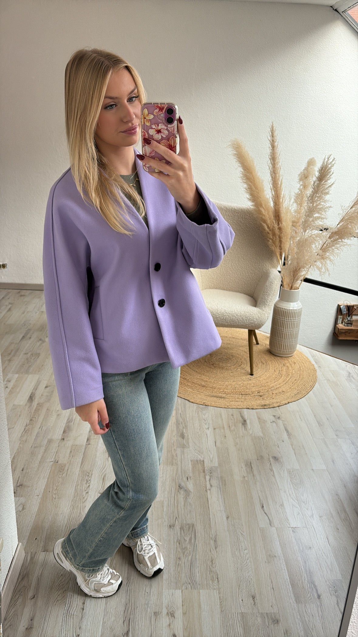 Lila manteljasje