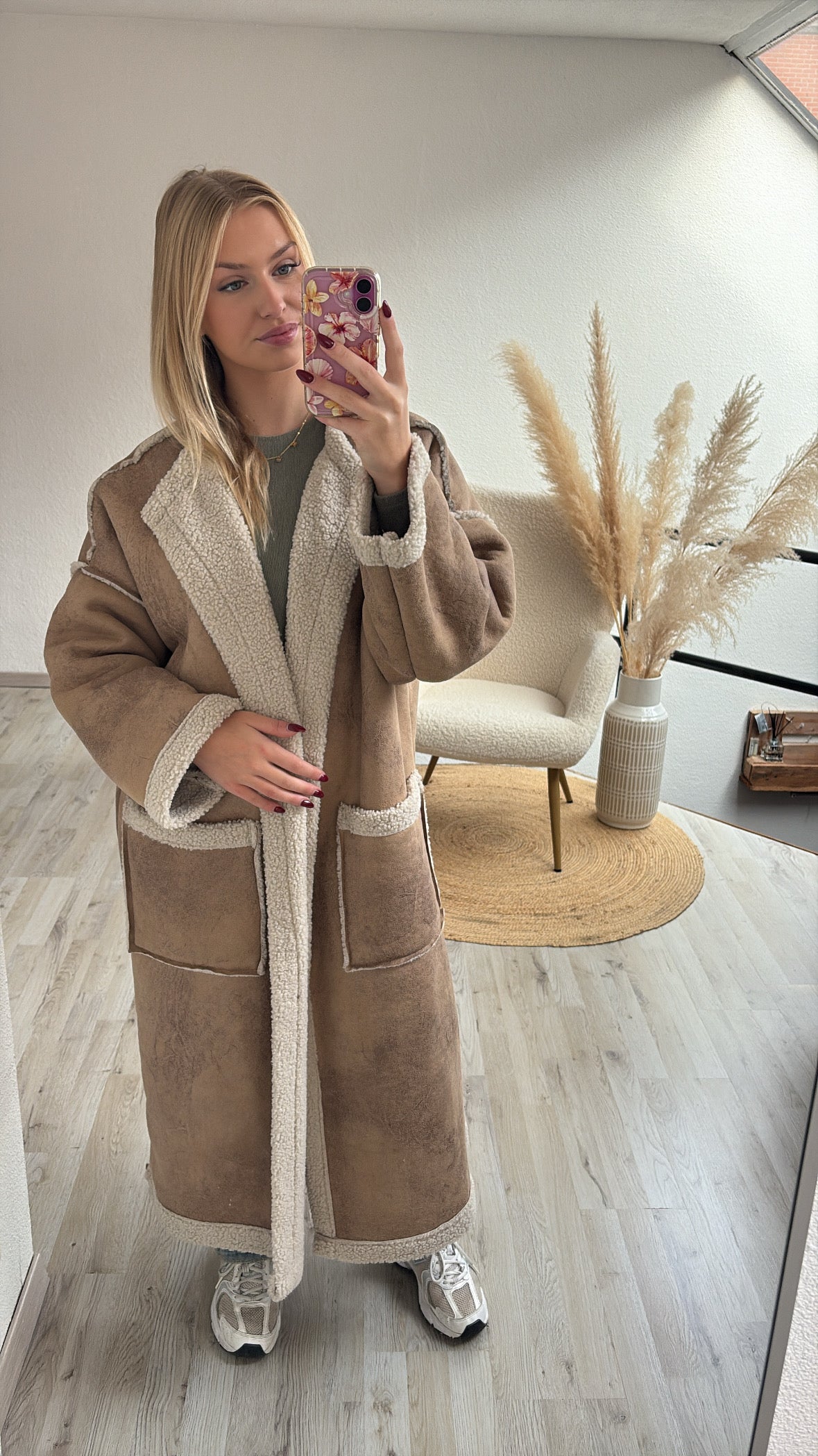 Suede manteljas