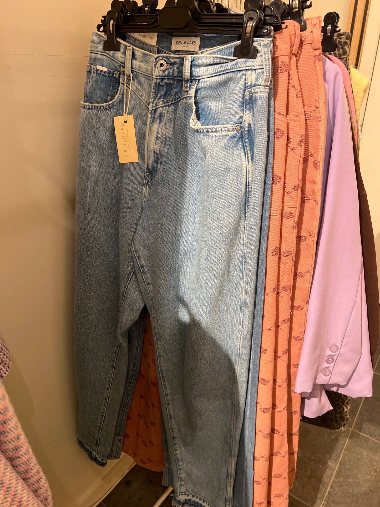 MOM JEANS