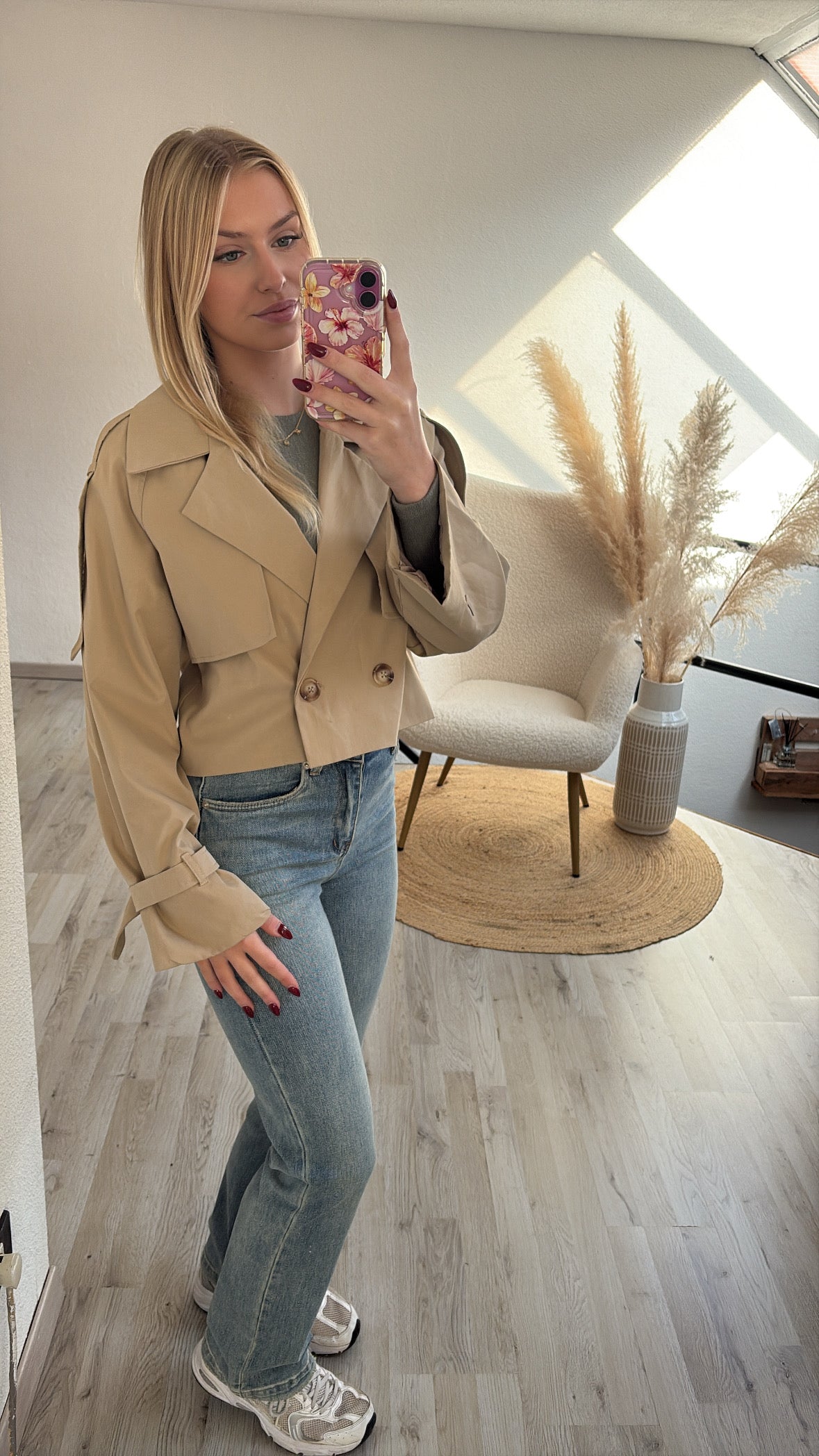 Beige trenchcoat kort