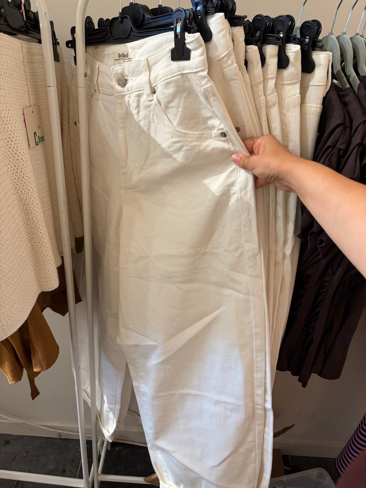 WITTE BALLOON JEANS
