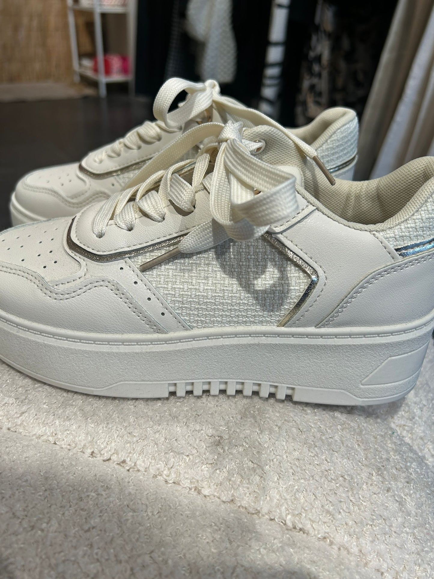 Witte sneakers