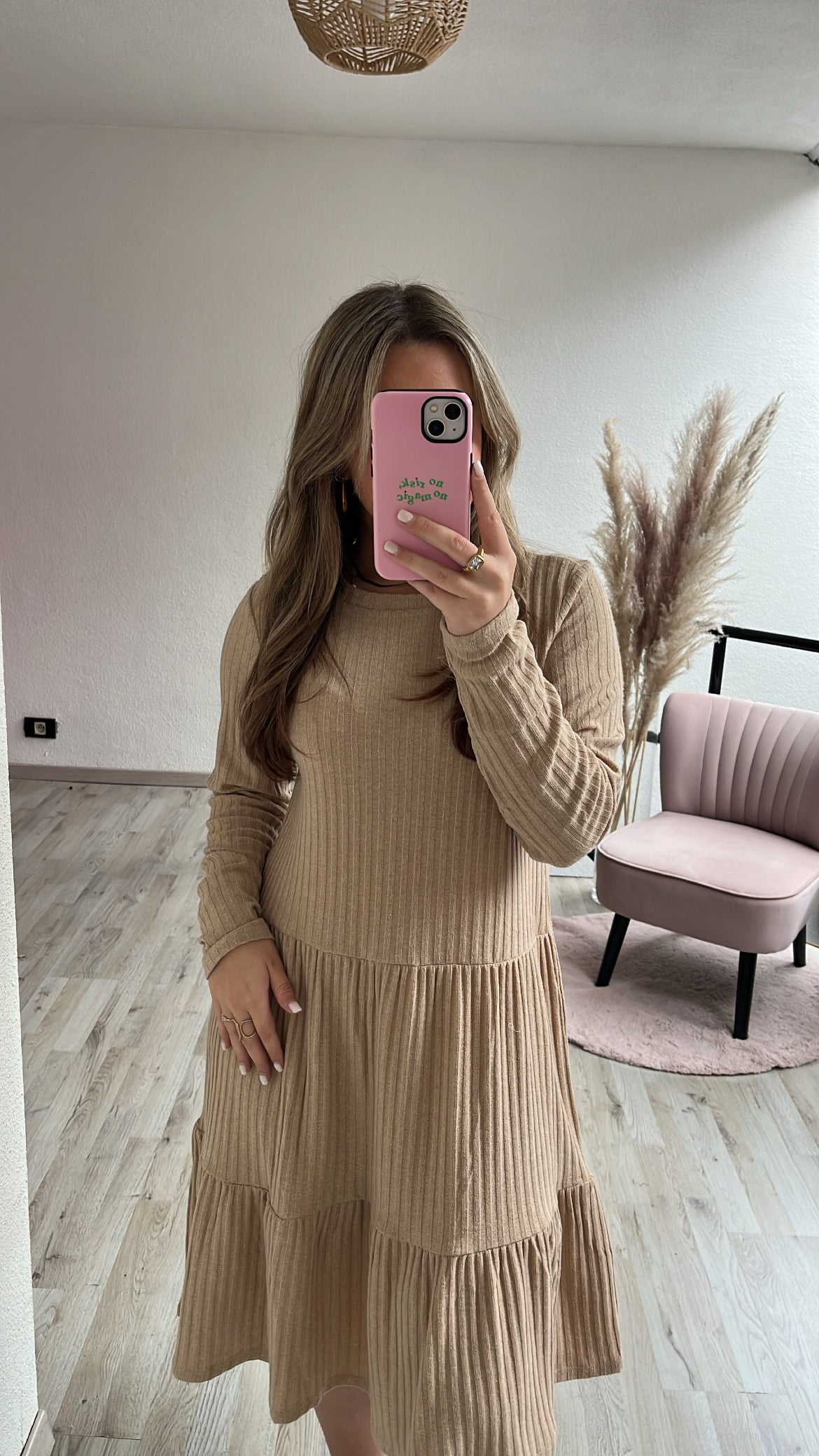 Beige flowy jurkje