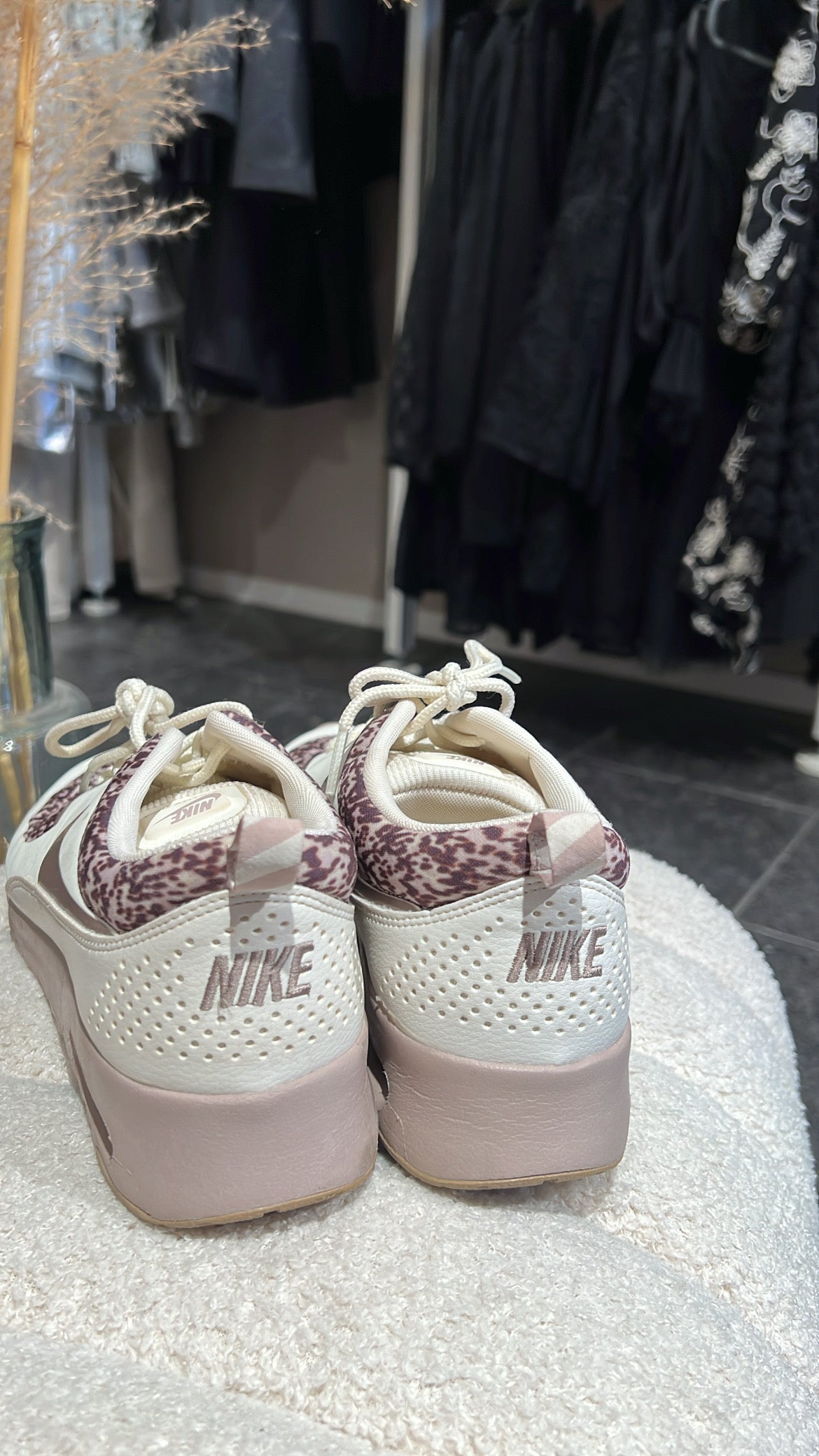 Nike thea sneakers