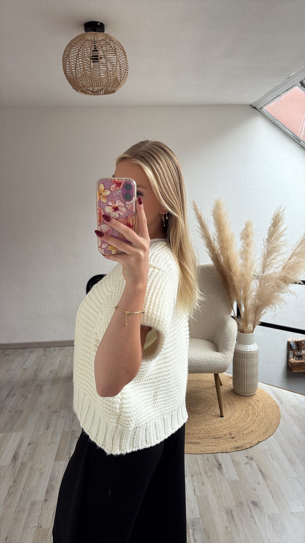 Knitted giletje