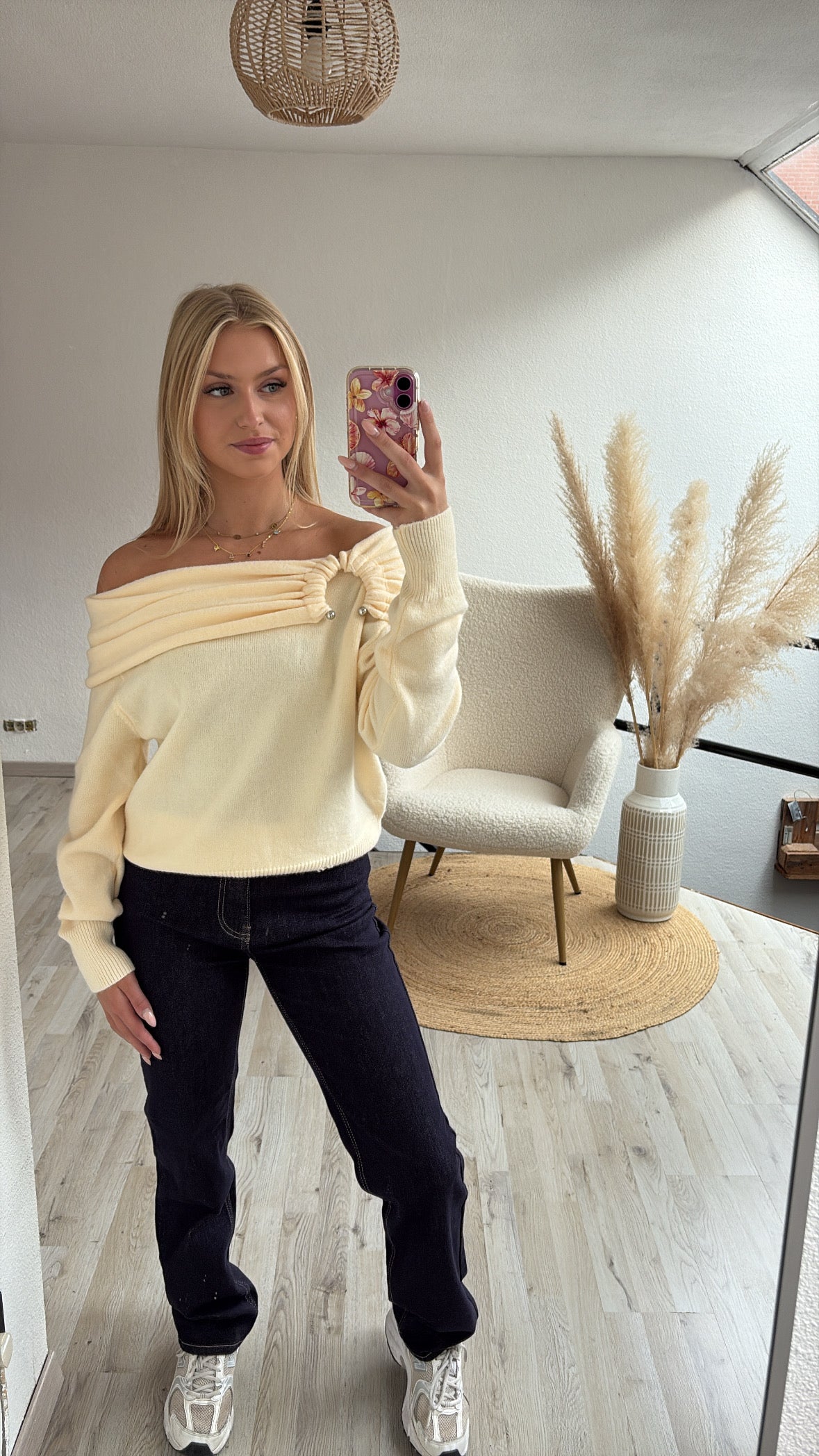 Off shoulder knit