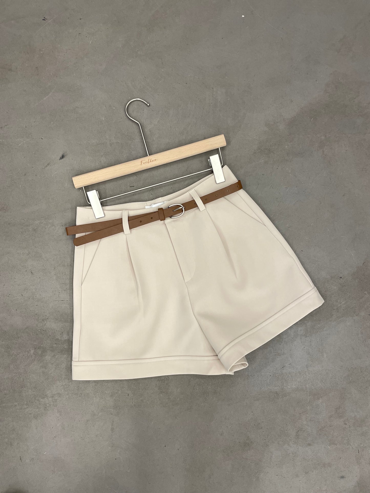 BEIGE SHORT