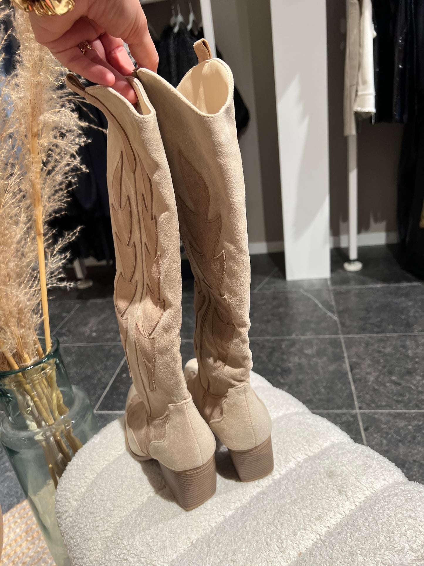 Cowboy boots beige