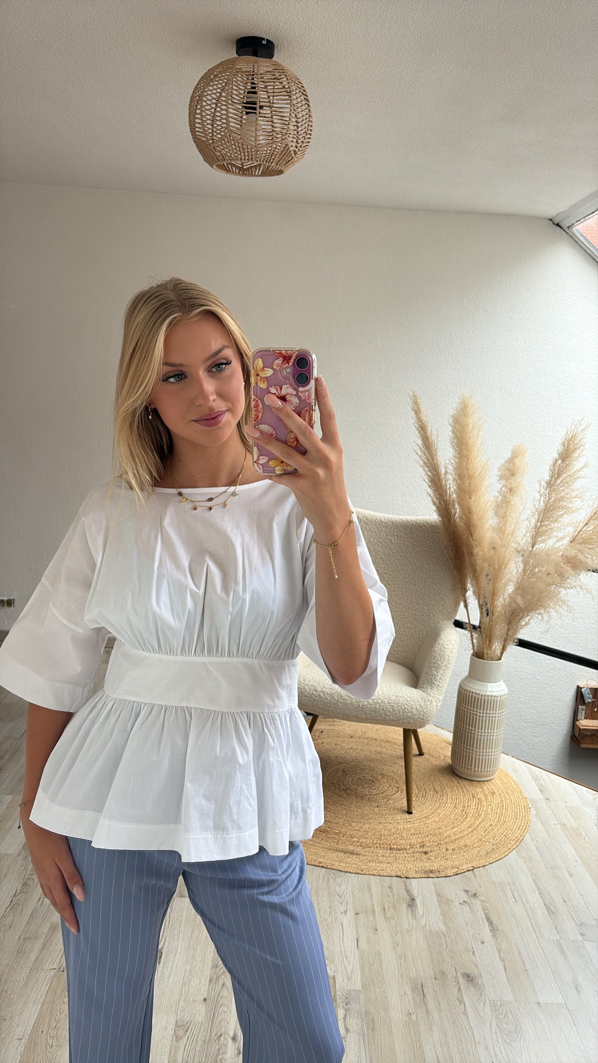 Witte blouse strik