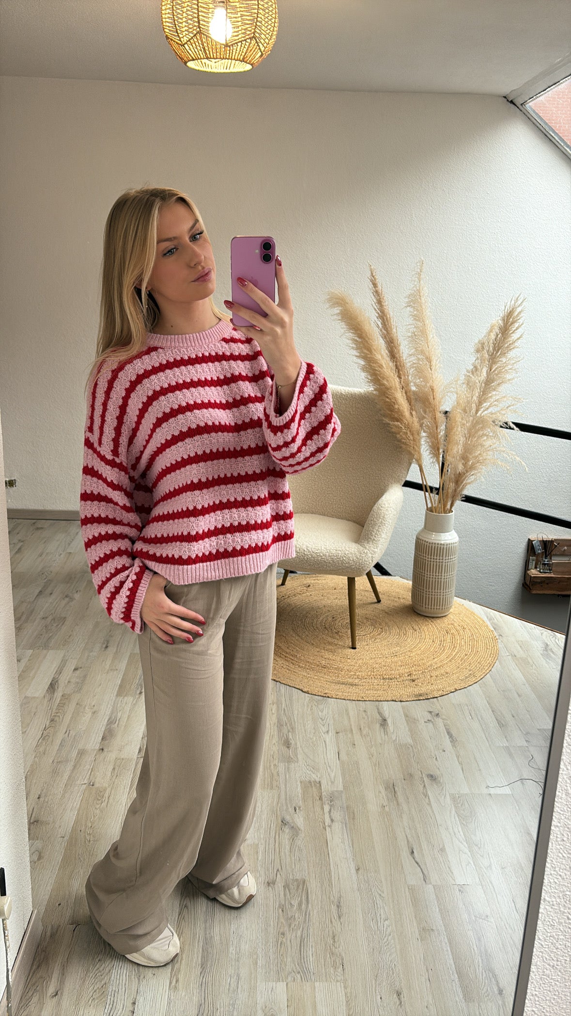 Roze gestreepte trui