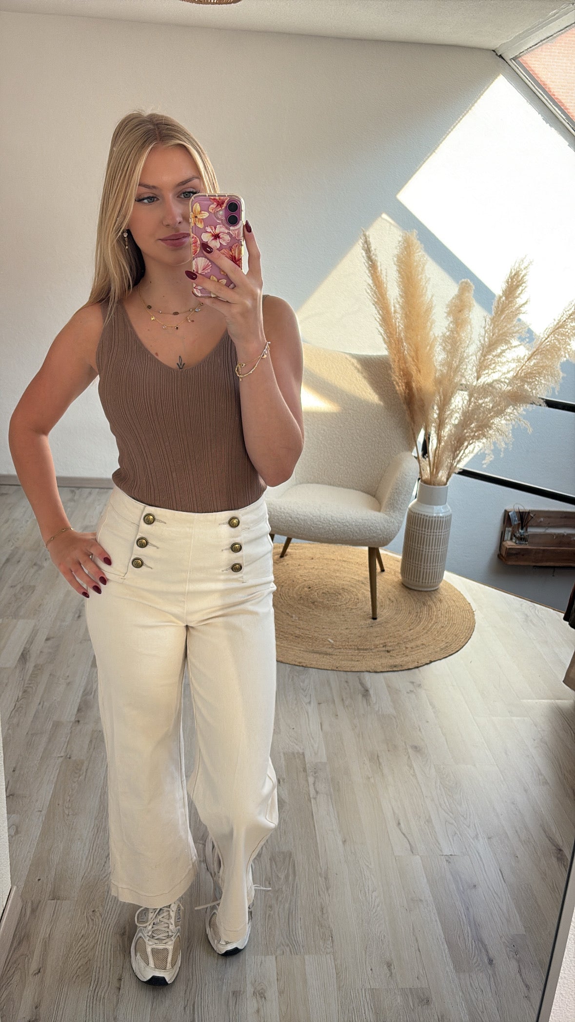 Jeans beige knopen