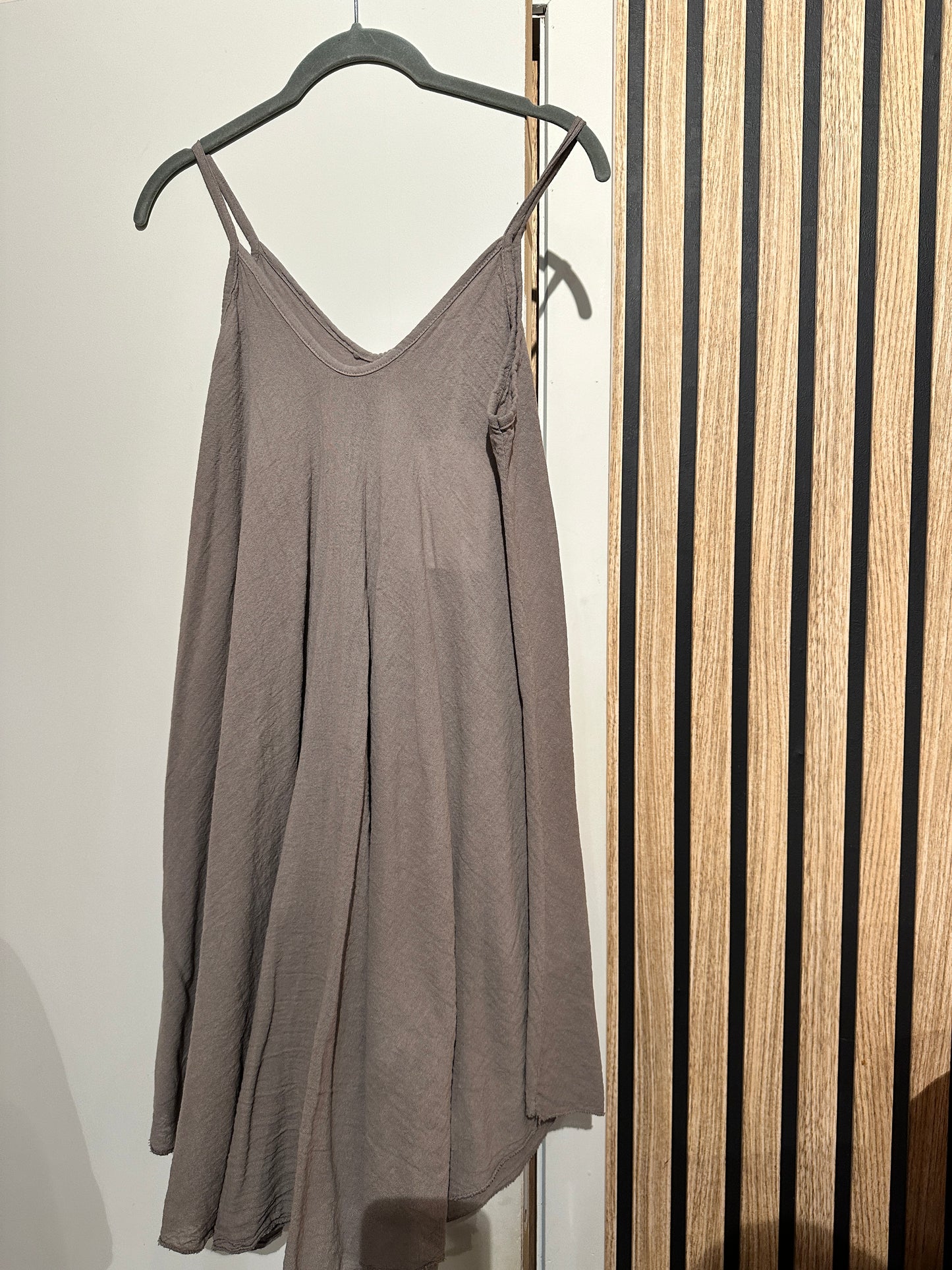 TAUPE LINNEN JURK