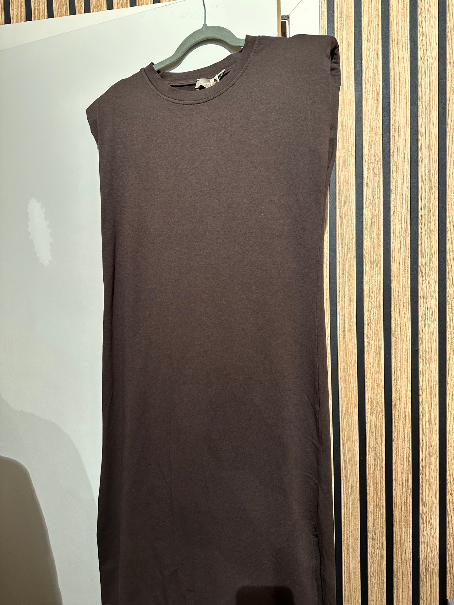 T-SHIRT JURK BRUIN