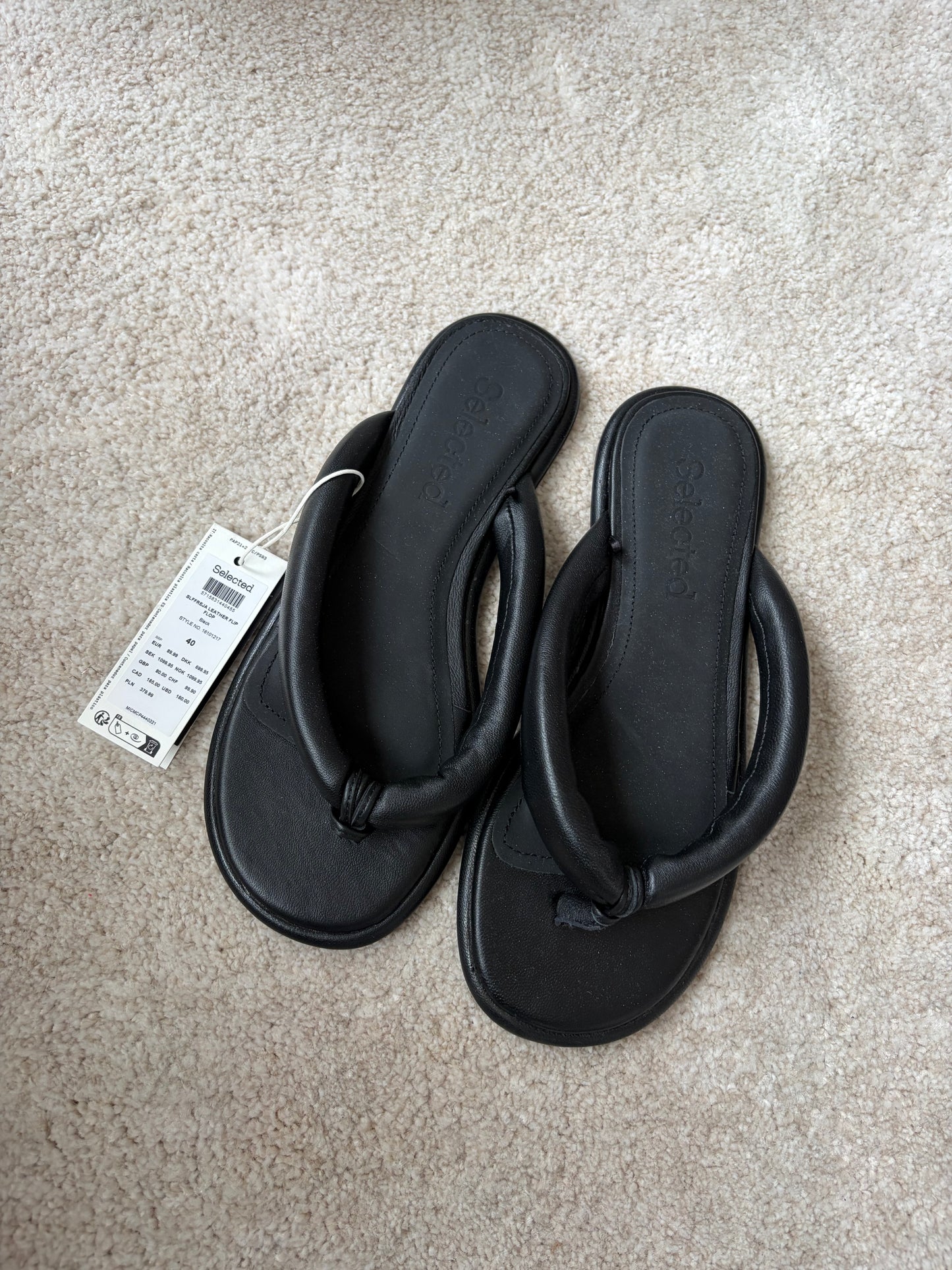 ZWARTE SLIPPERS