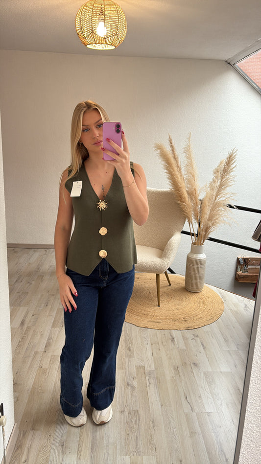 Khaki top broches