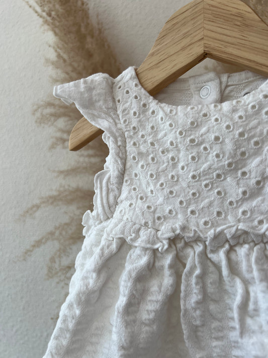 Broderie jurkje