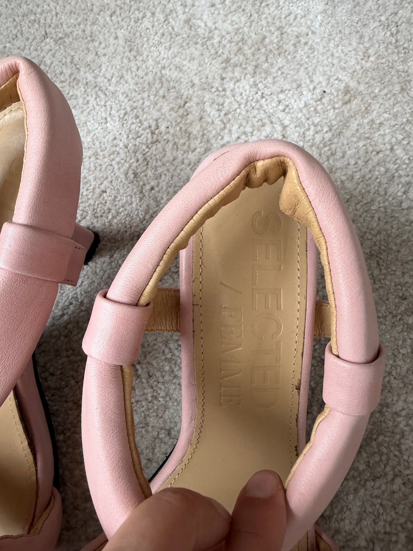 ROZE PUMPS