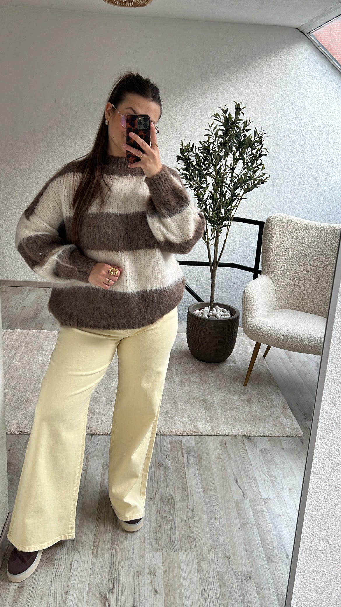 FLUFFY KNIT BRUIN/CREME