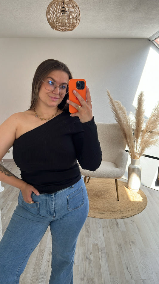 One shoulder top