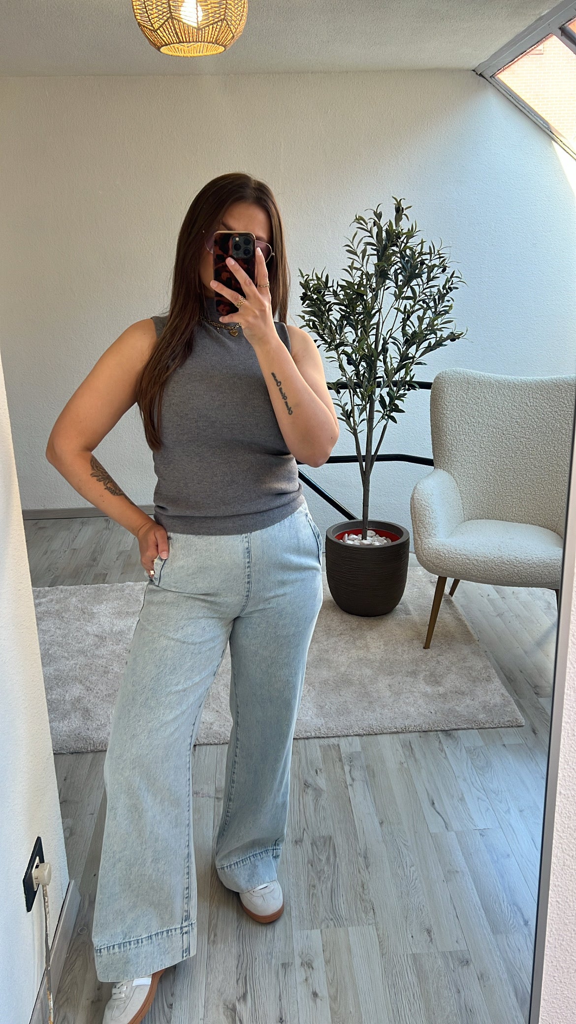 STRAIGHT JEANS