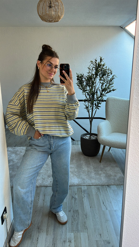 STRAIGHT FIT JEANS