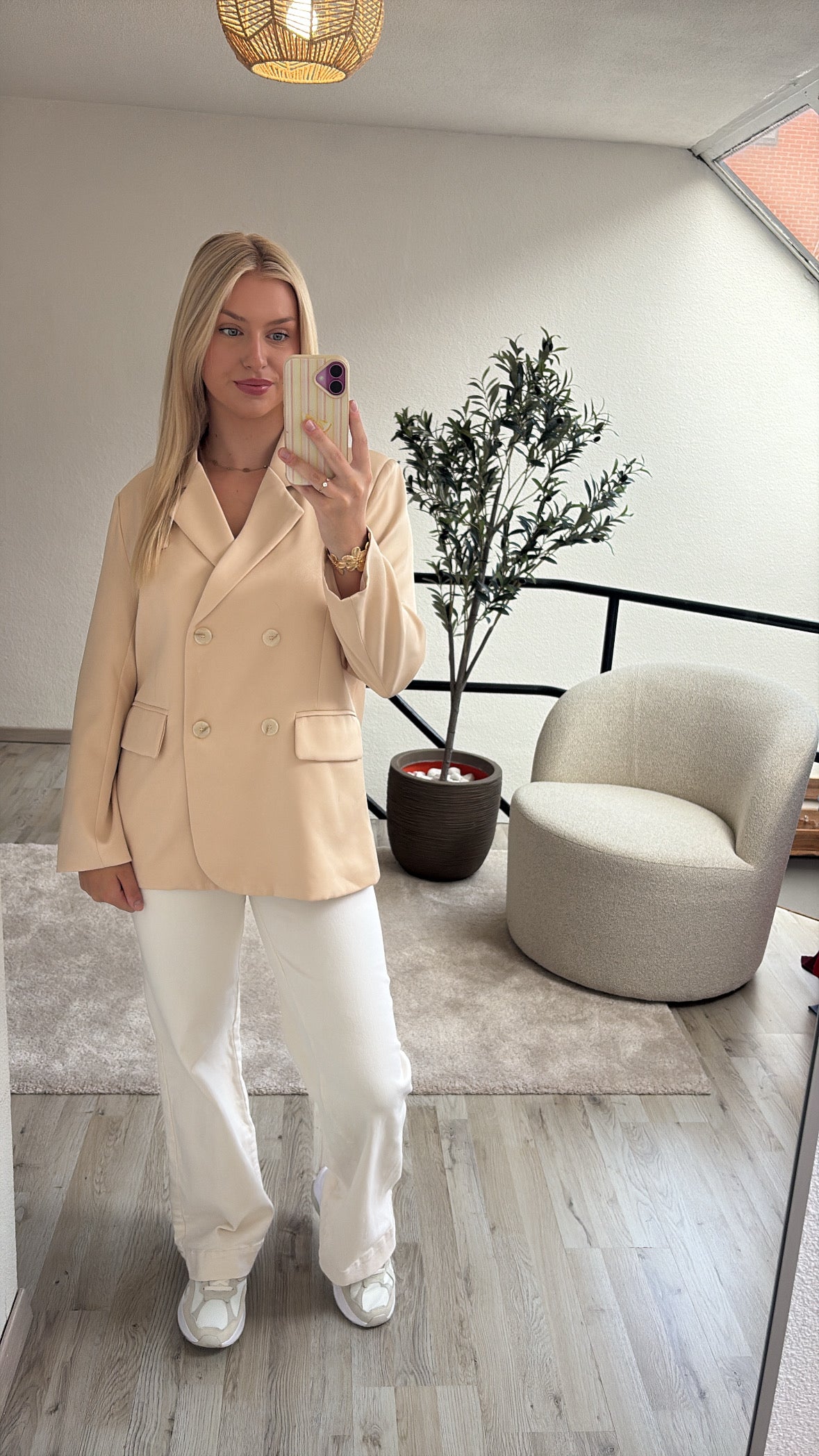 BEIGE BLAZER