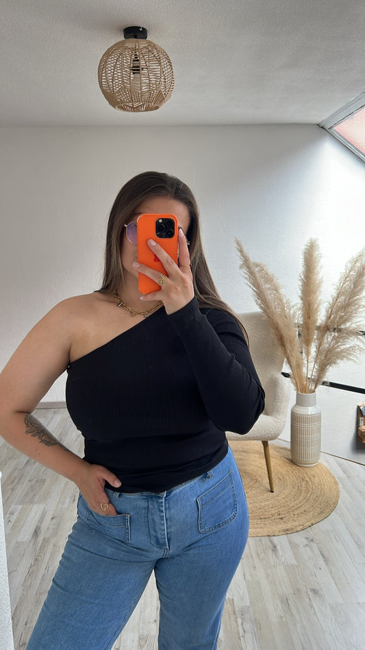One shoulder top