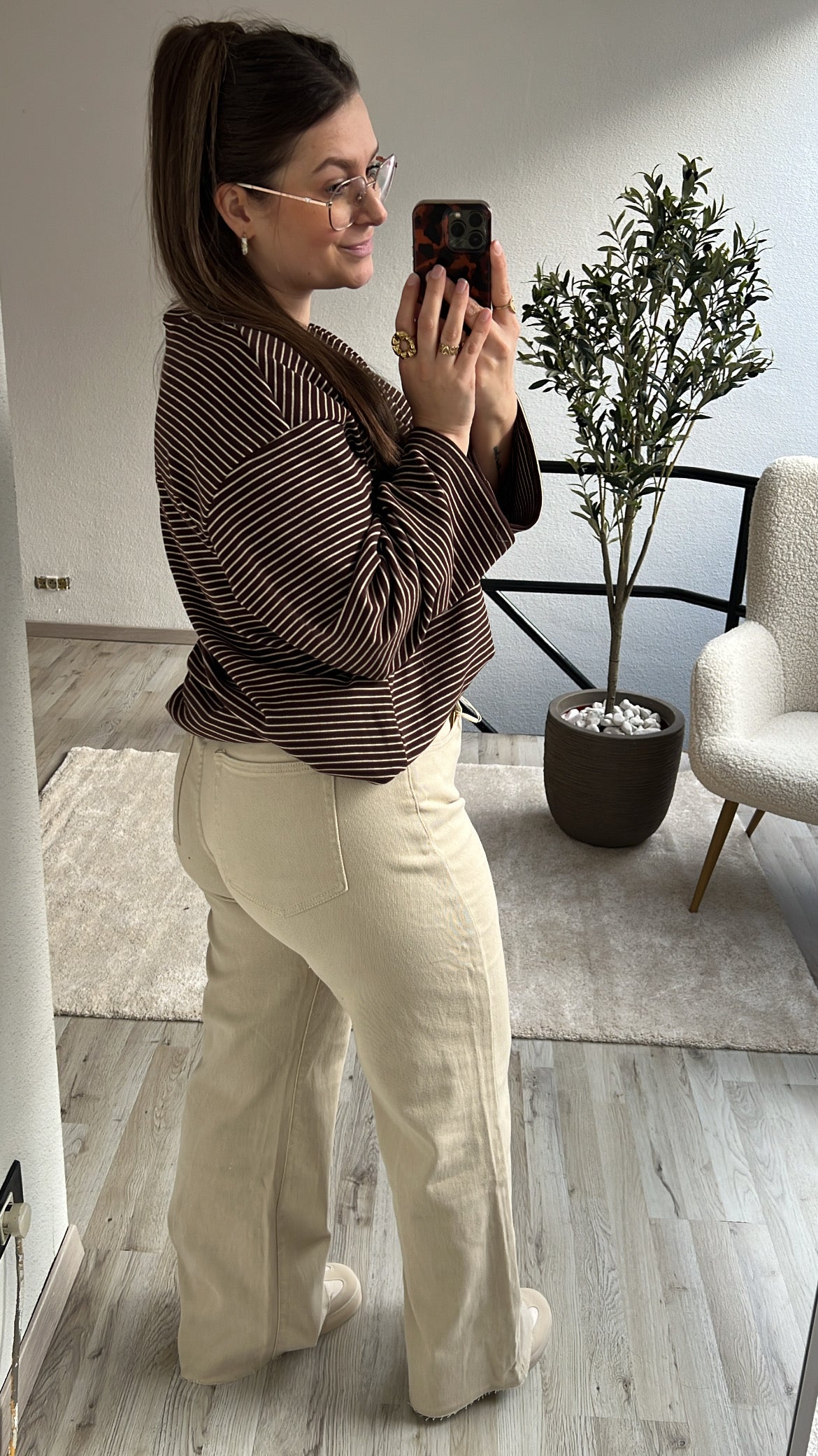 BEIGE MOM JEANS