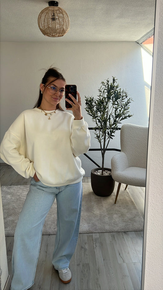 OVERSIZED SWEATER