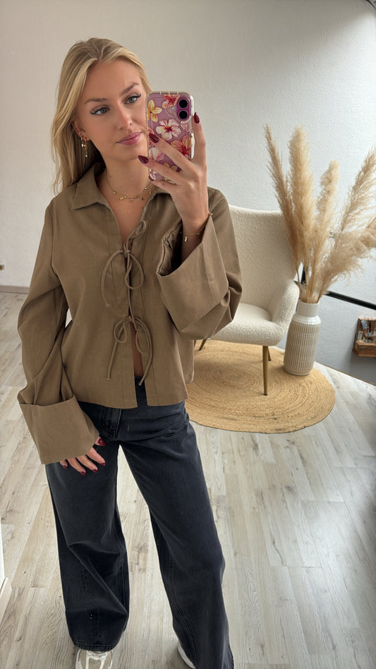 Blouse taupe strikjes