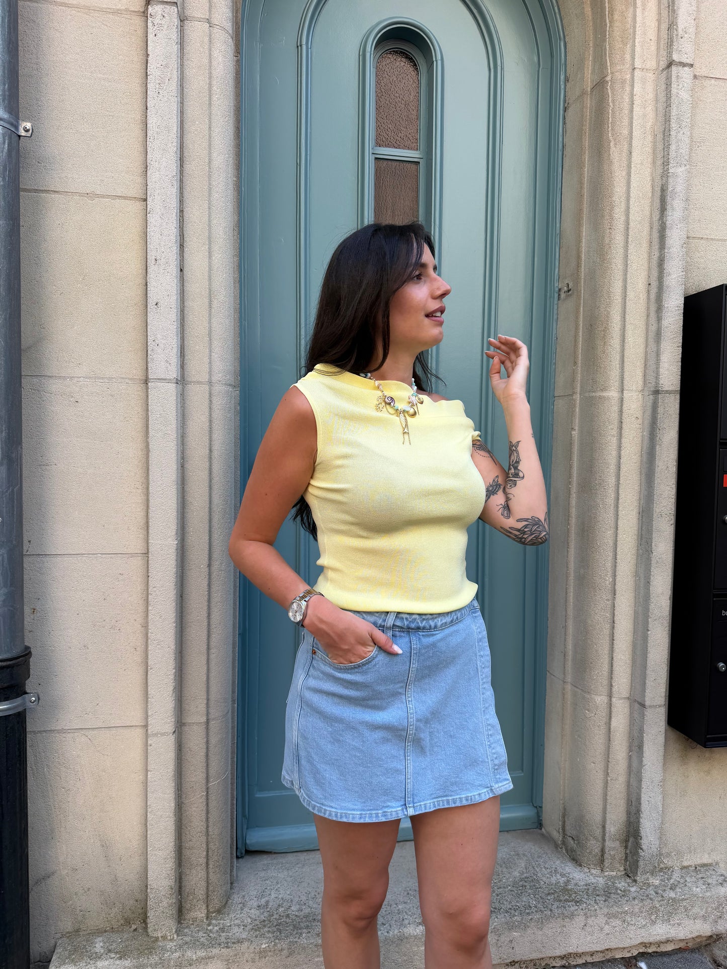 ONE SHOULDER TOP GEEL