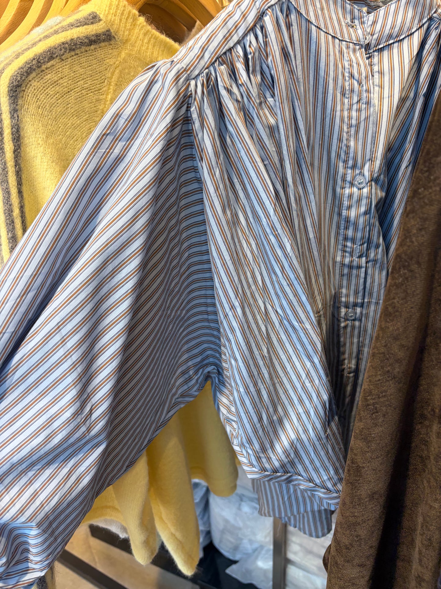 GESTREEPTE BLOUSE