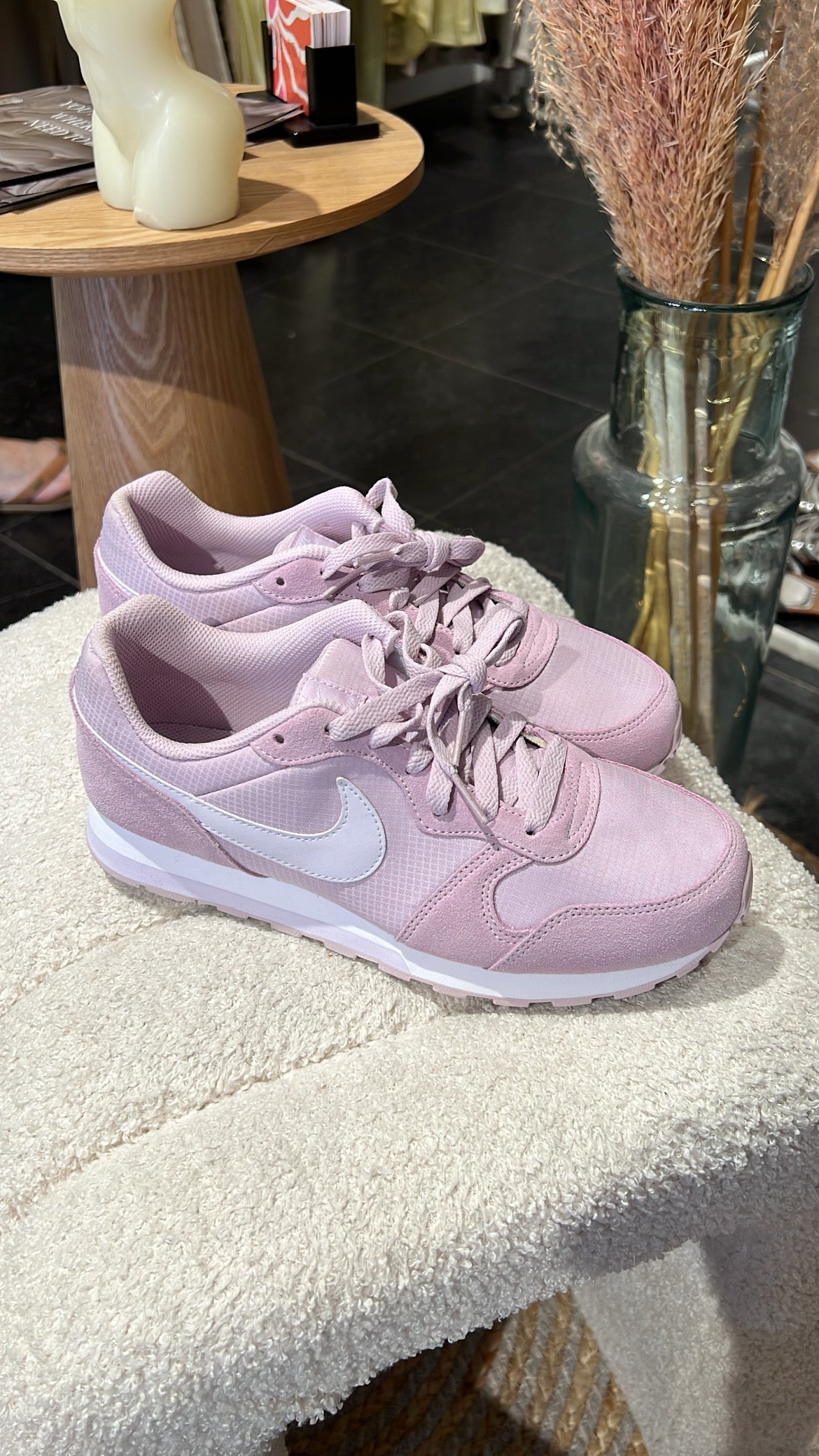 LILA NIKE SNEAKERS