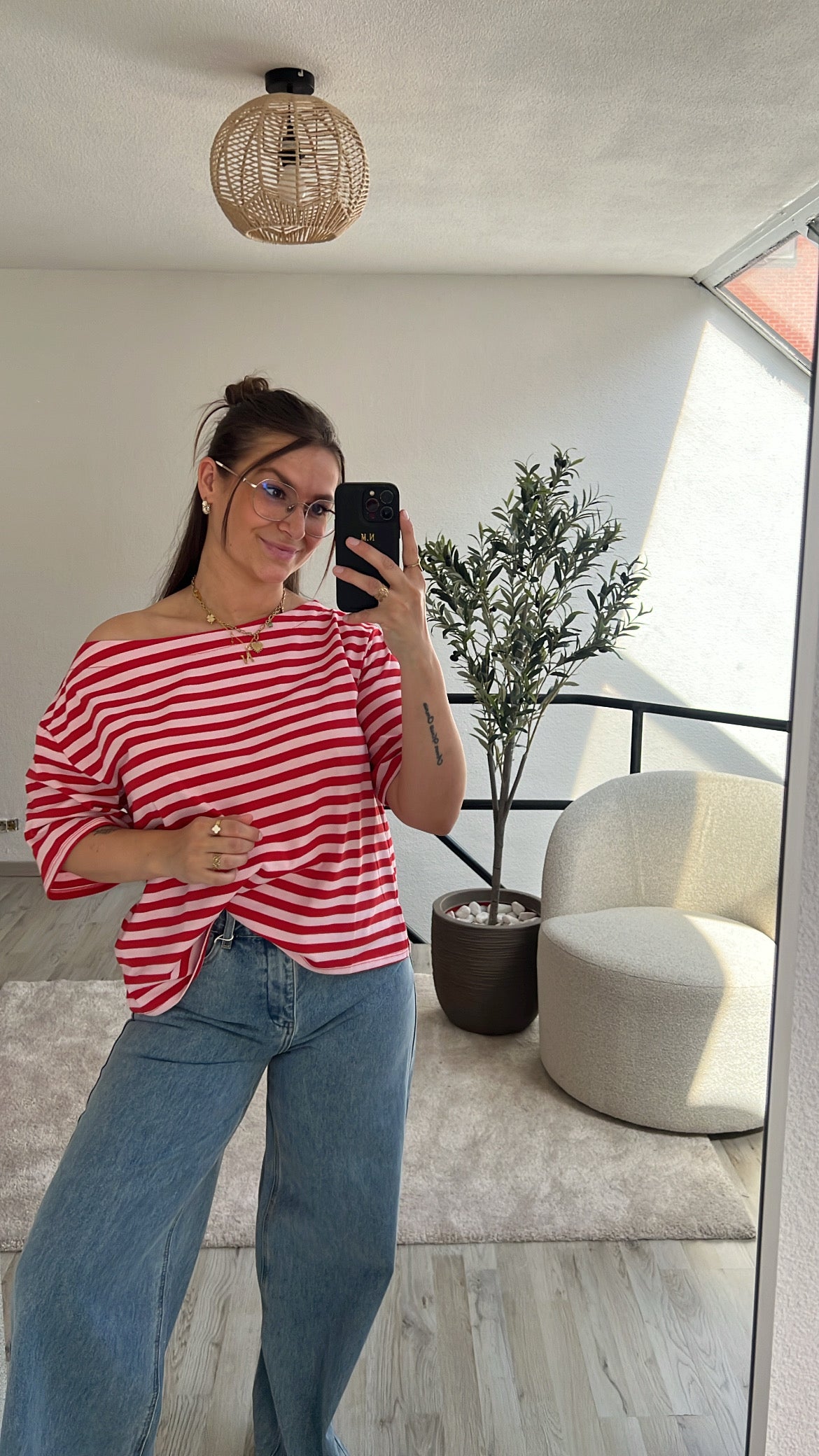 STRIPED OFF SHOULDER TEE