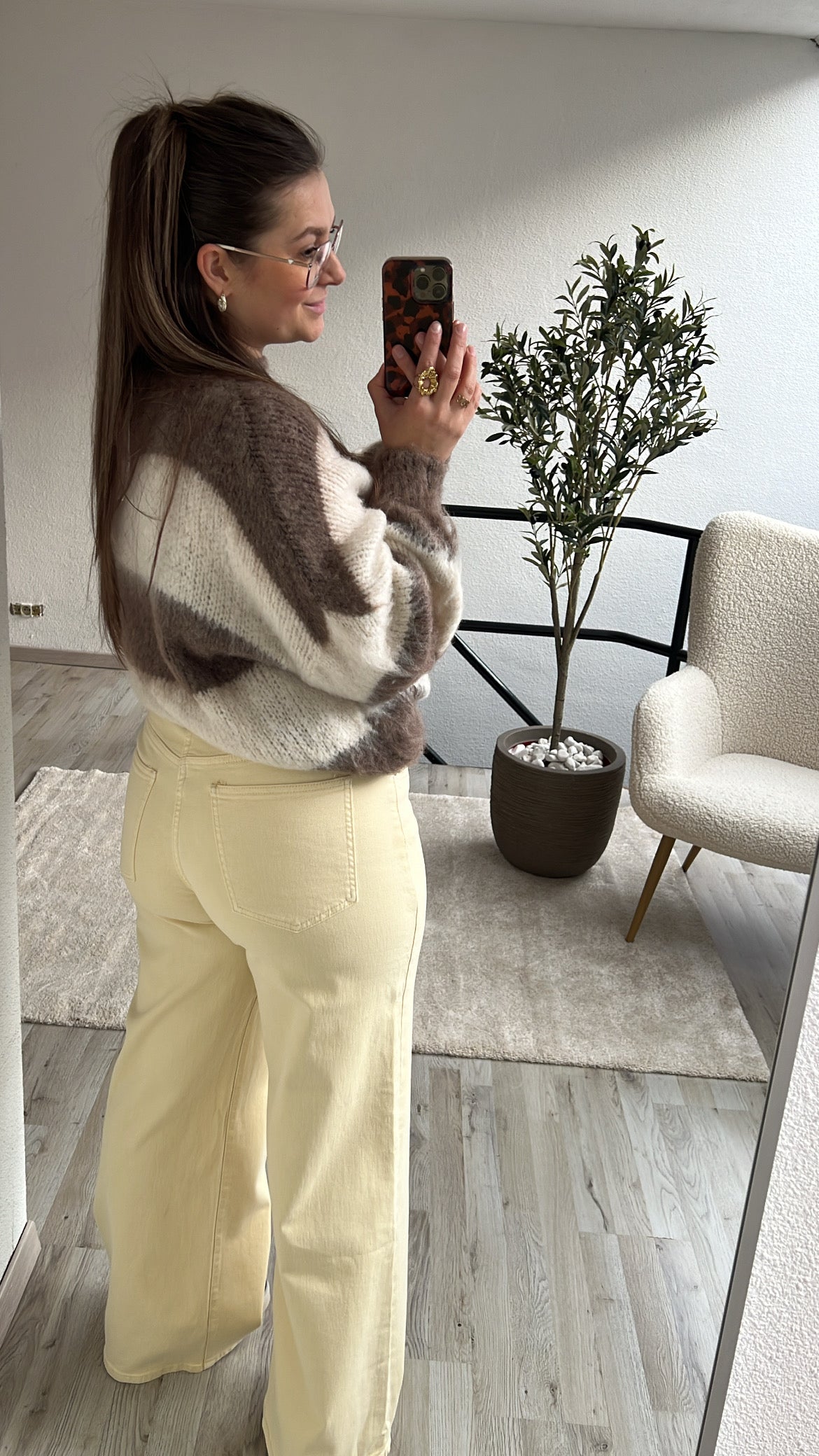 FLUFFY KNIT BRUIN/CREME