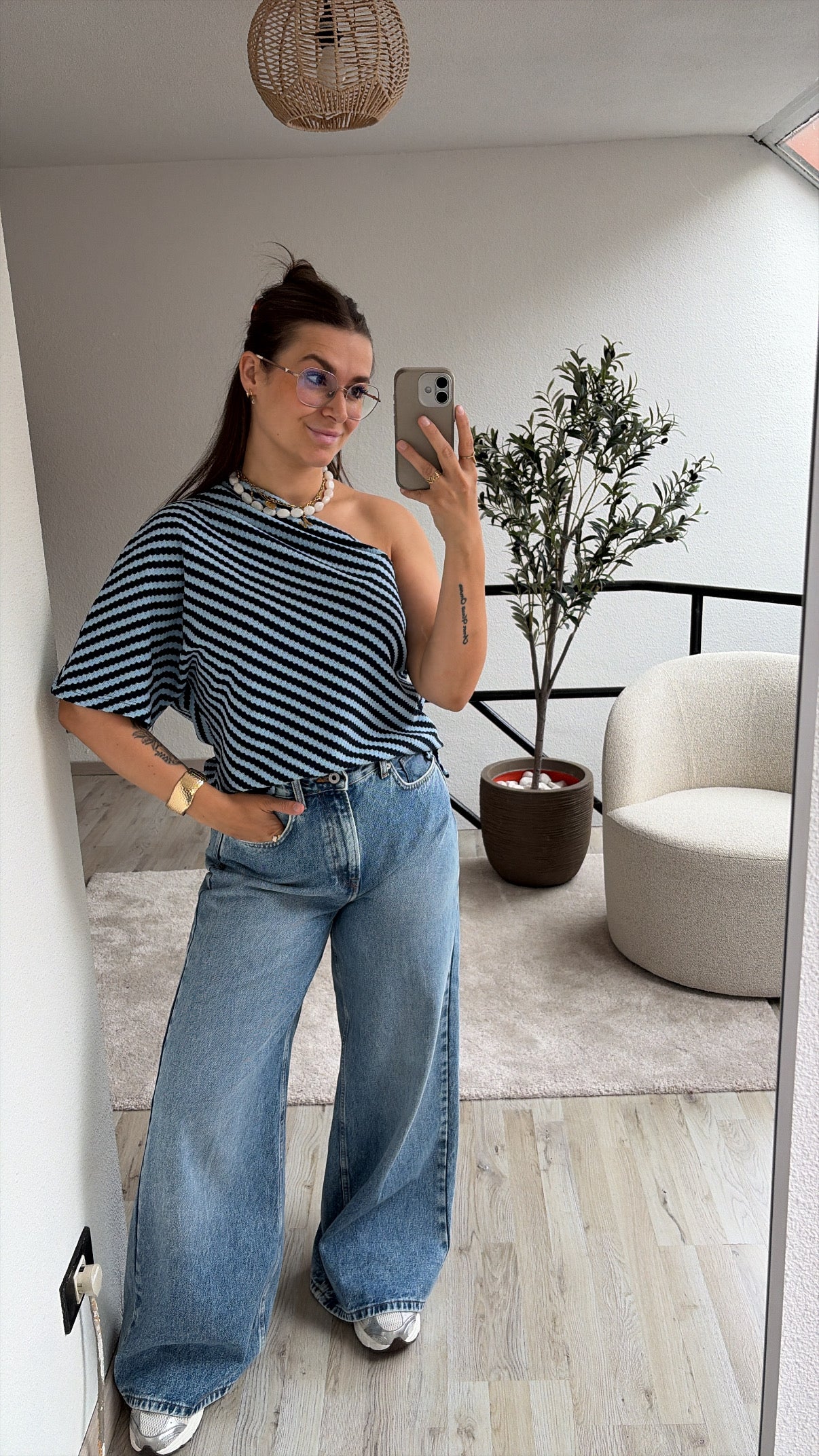 ONE SHOULDER SHIRT BLAUW