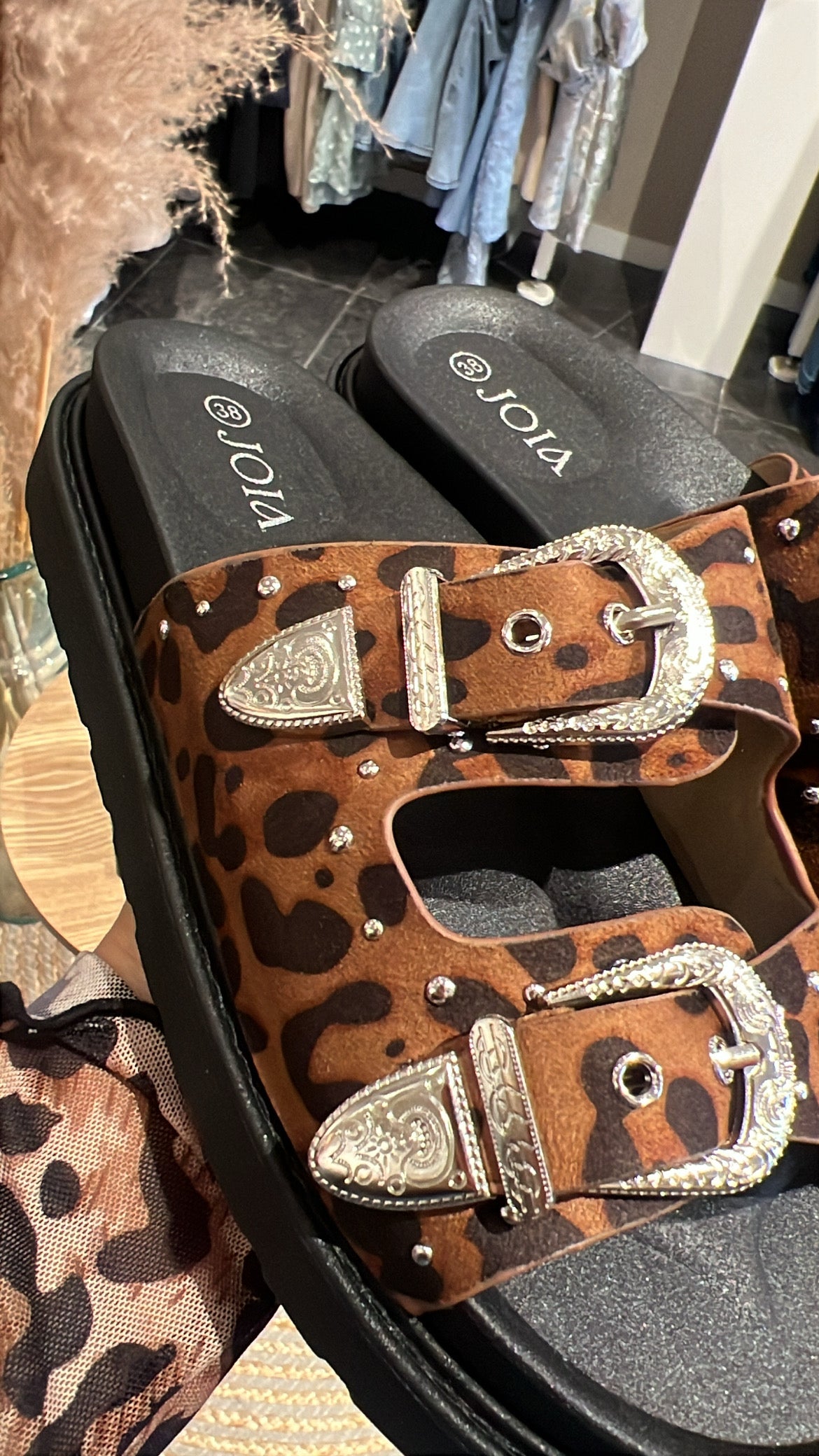 Slippers leopard