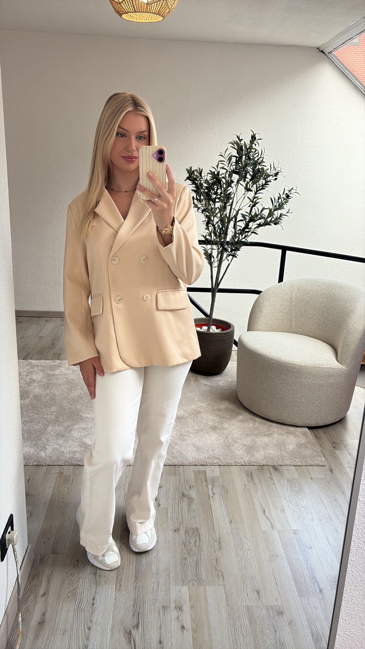 BEIGE BLAZER