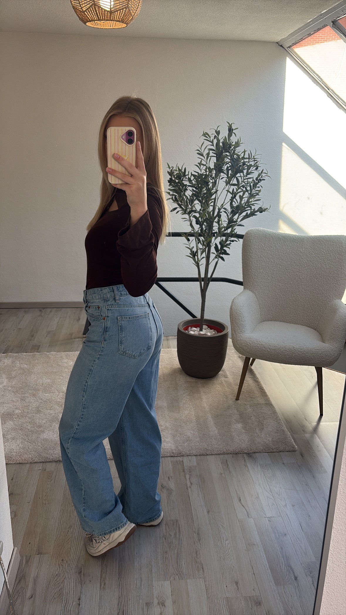 STRAIGHT FIT JEANS