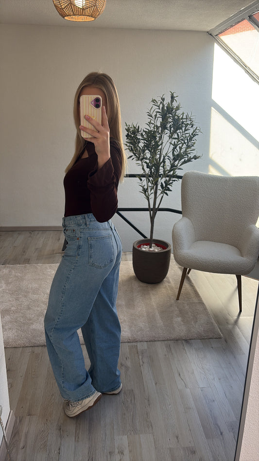 STRAIGHT FIT JEANS