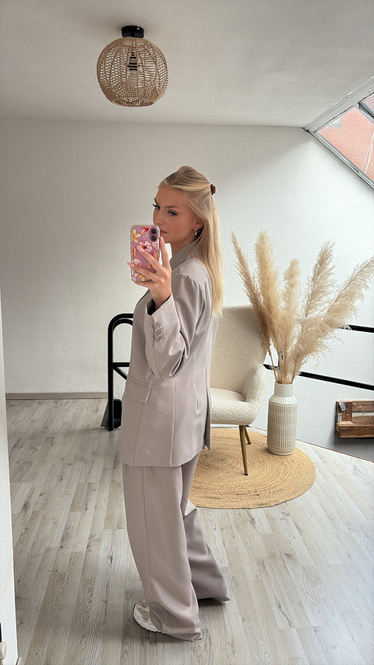 Taupe kostuum