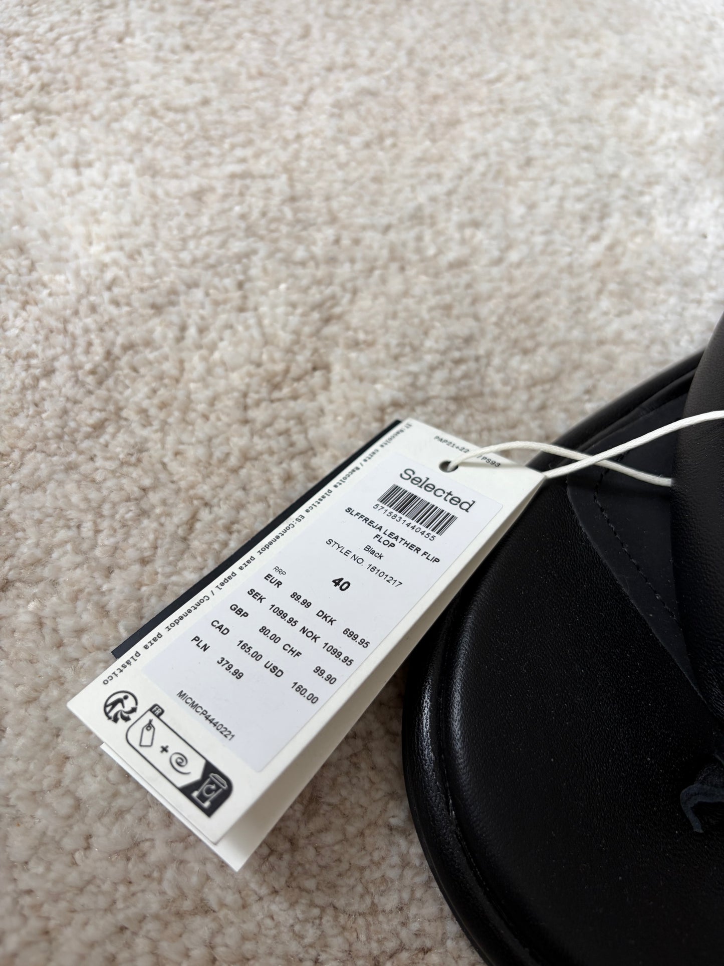 ZWARTE SLIPPERS