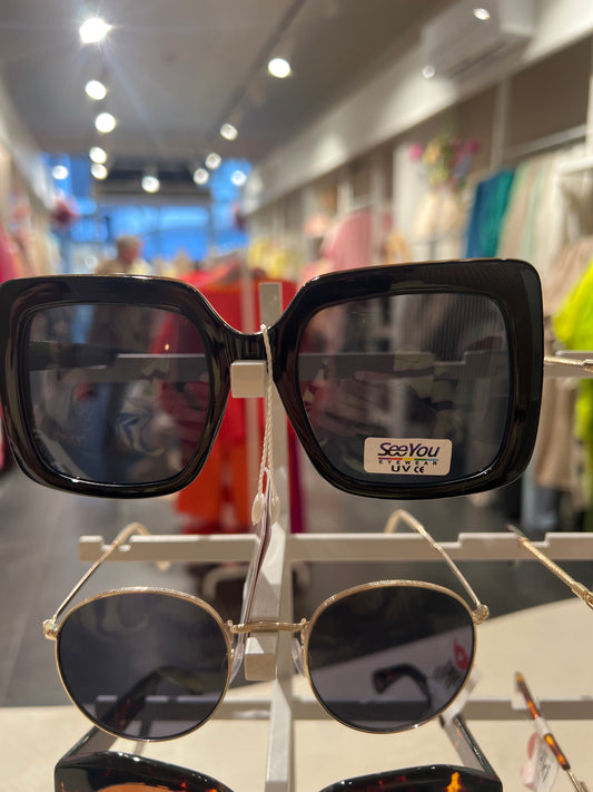 MERKLOOS ZONNEBRIL - €9,95