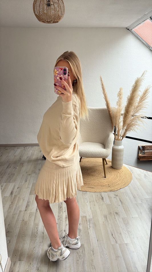 Knitted set beige