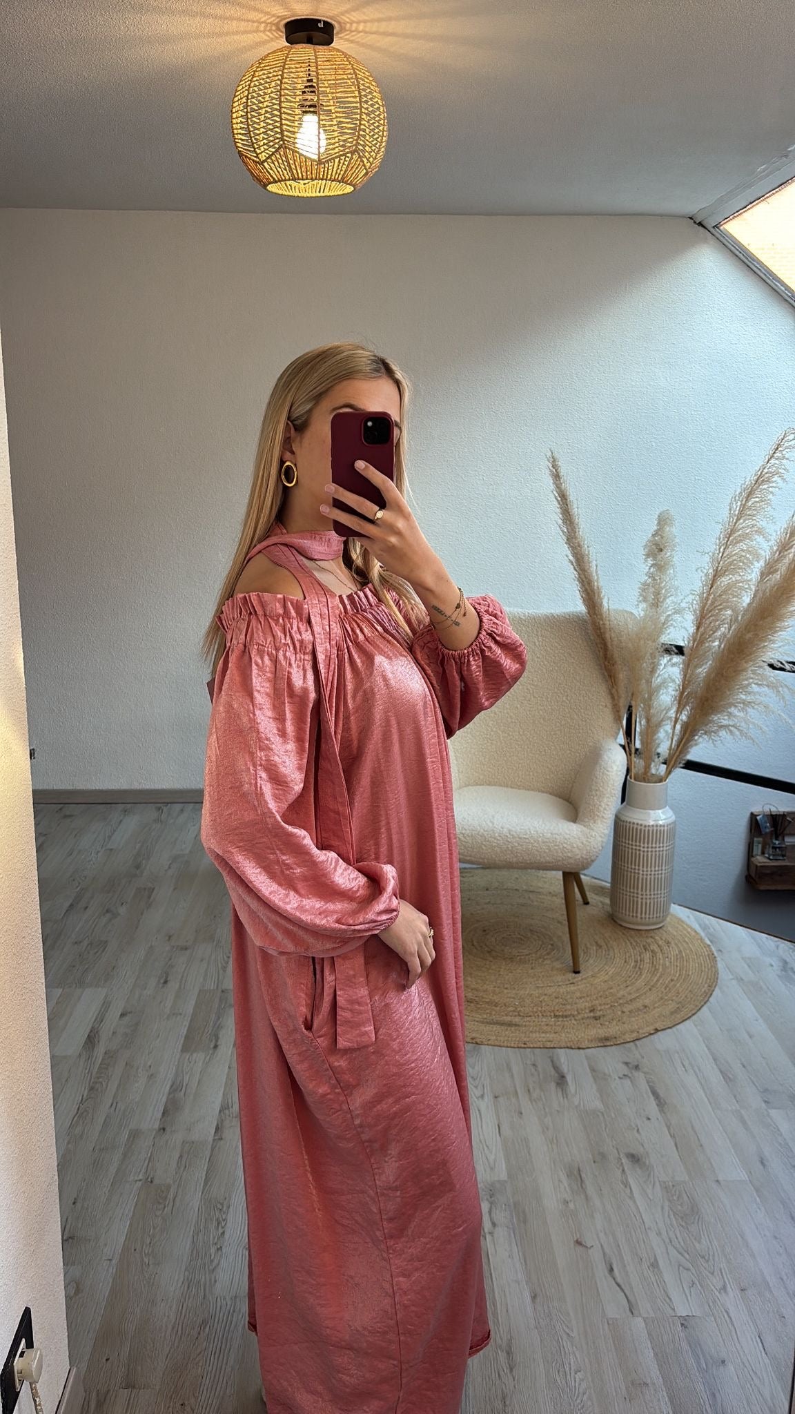 Off shoulder maxijurk